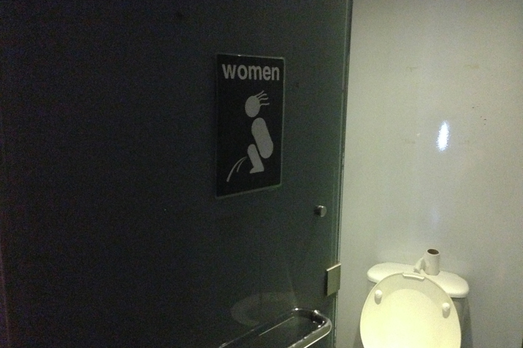 マレーシアのトイレ標識は結構オモロい